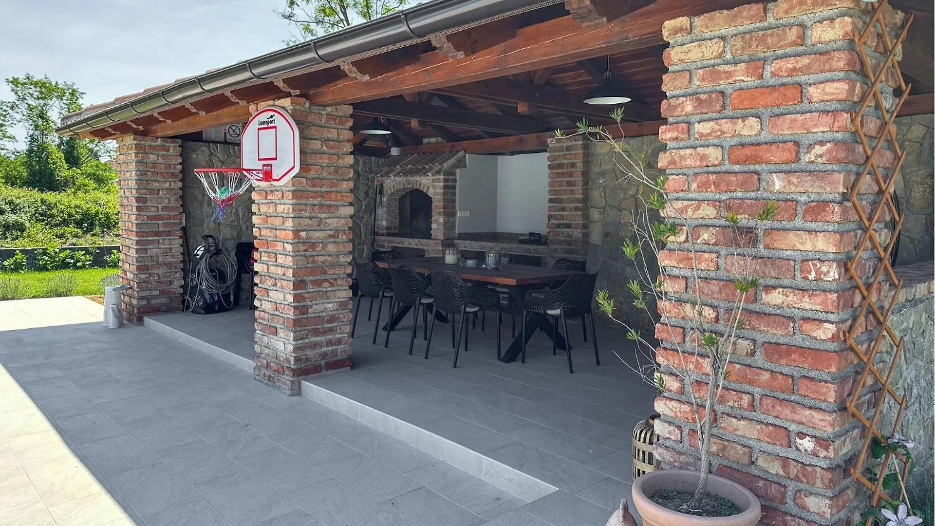 4 Bedroom Stunning Home In Lopar