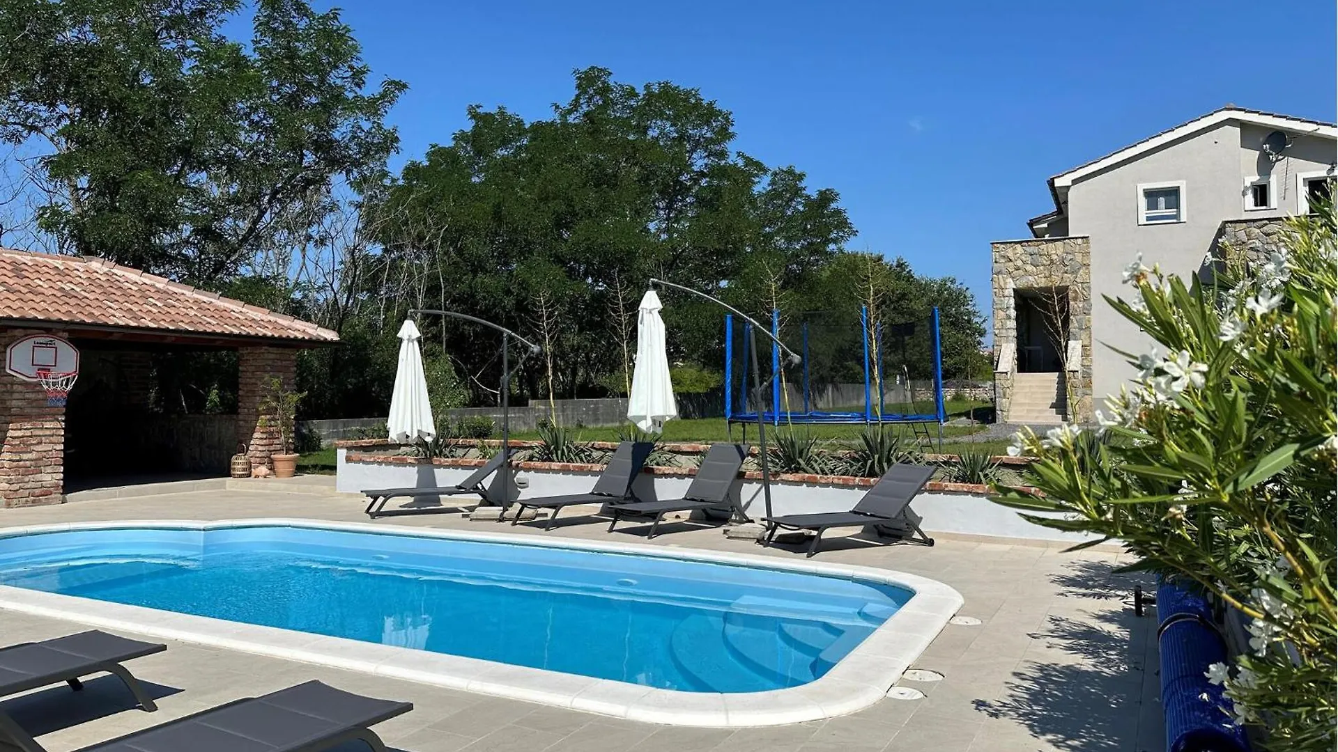 4 Bedroom Stunning Home In Lopar