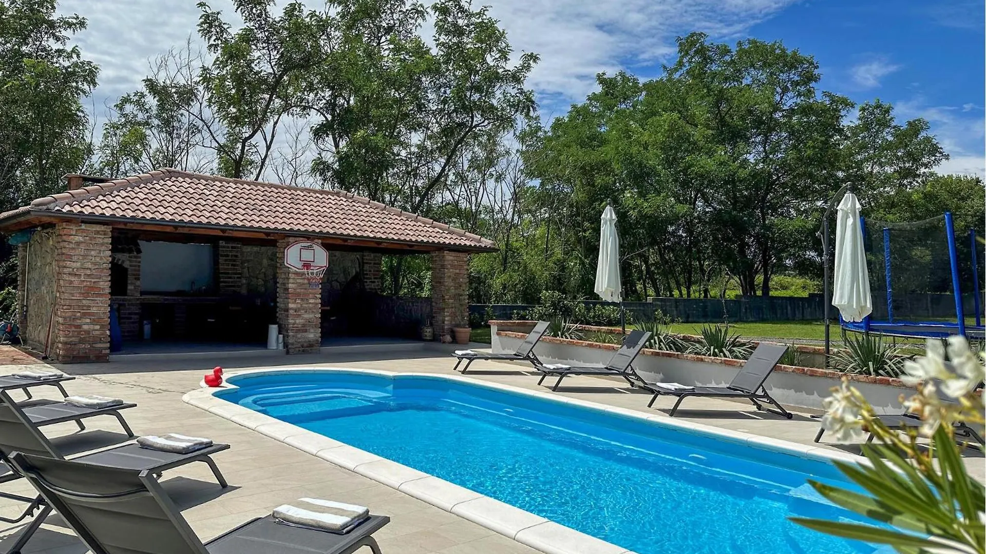4 Bedroom Stunning Home In Lopar Holiday home