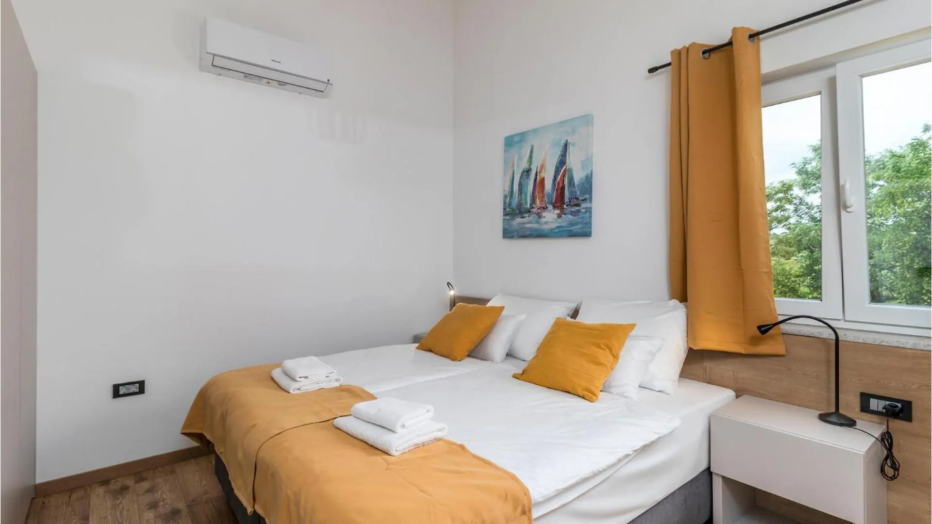 4 Bedroom Stunning Home In Lopar Holiday home