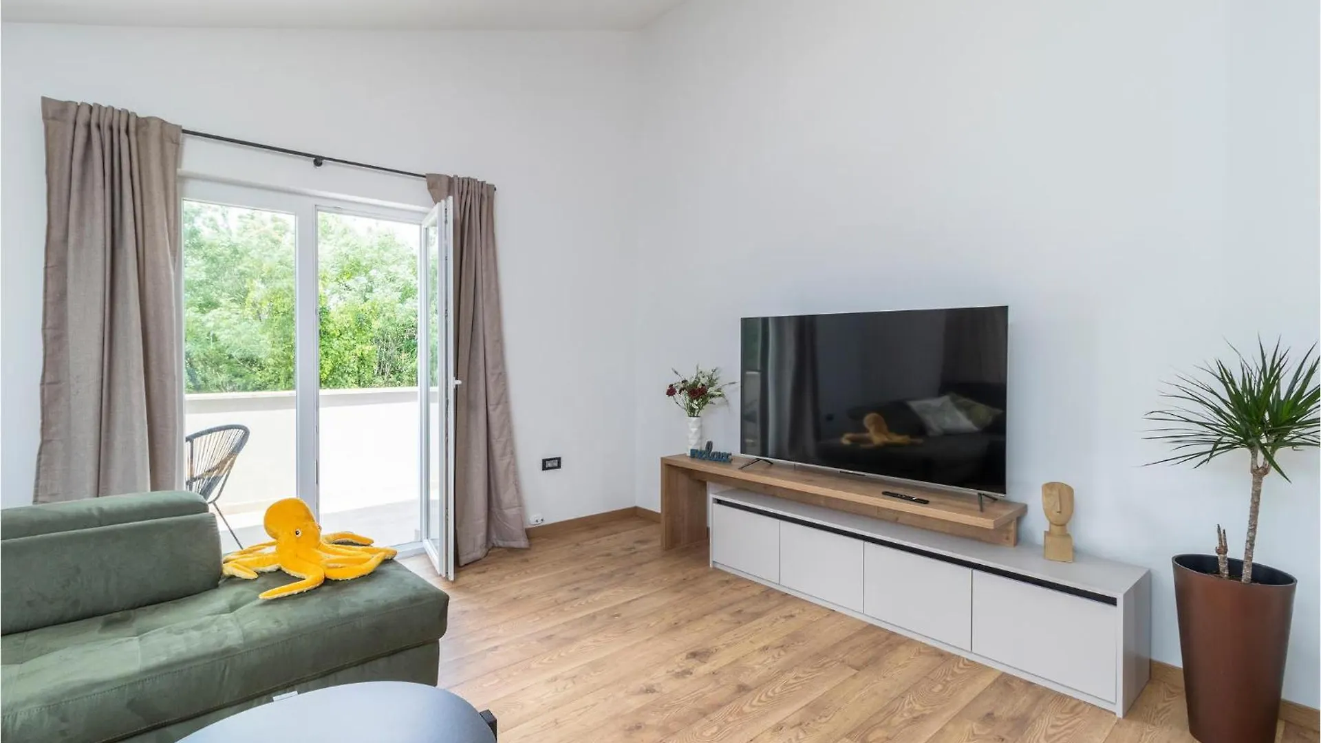 4 Bedroom Stunning Home In Lopar Croatia