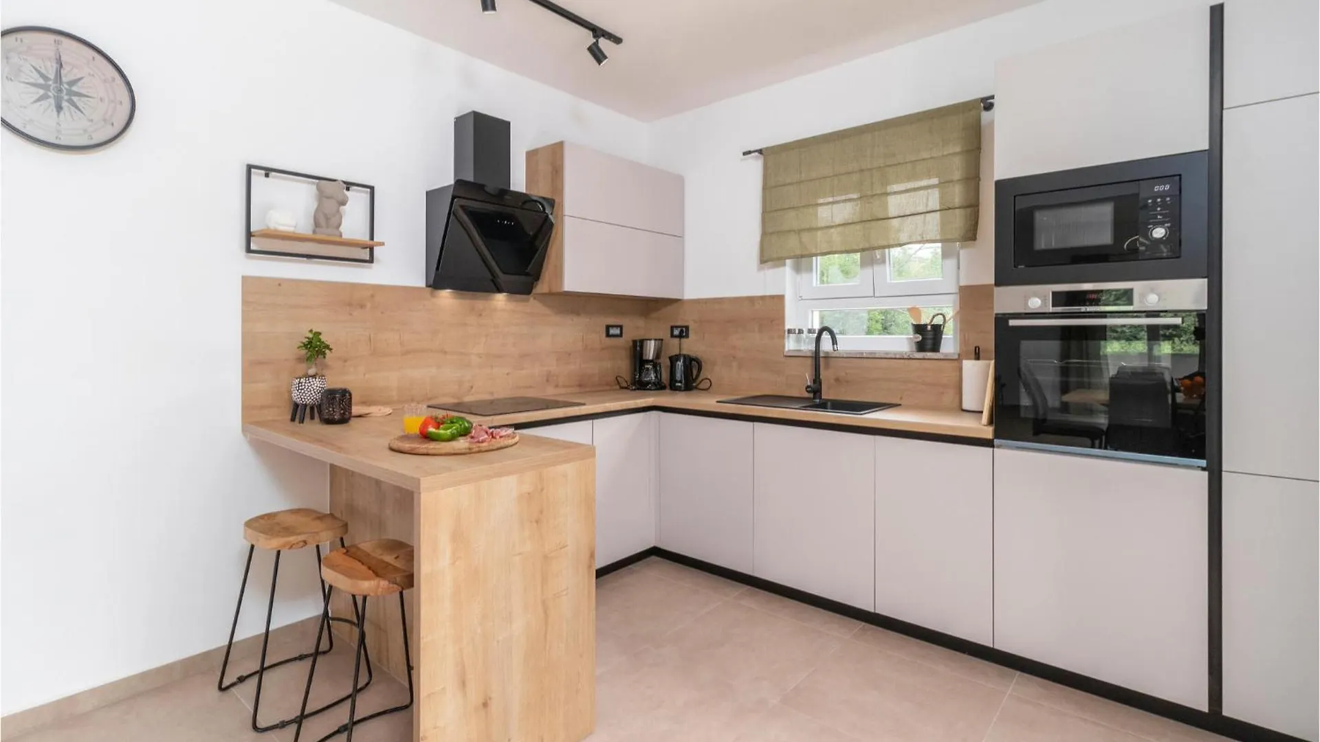 4 Bedroom Stunning Home In Lopar