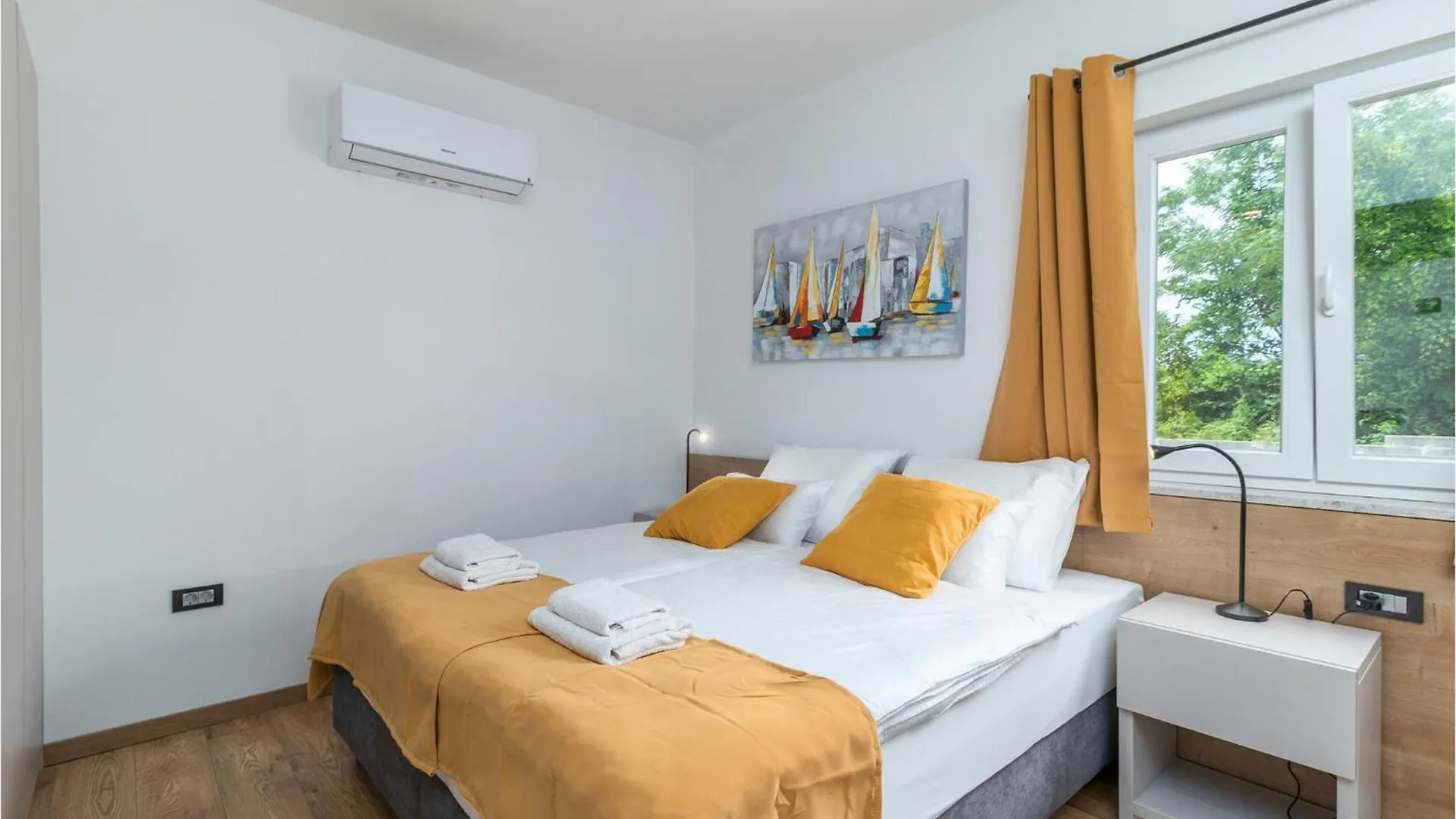 4 Bedroom Stunning Home In Lopar Holiday home