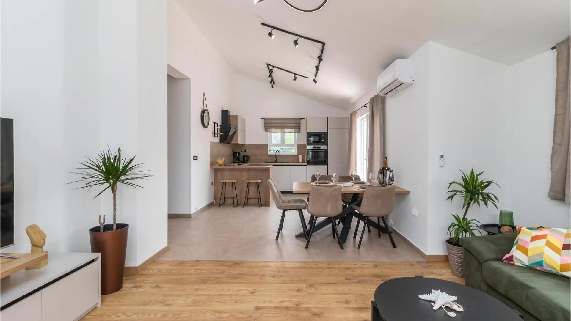 Holiday home 4 Bedroom Stunning Home In Lopar