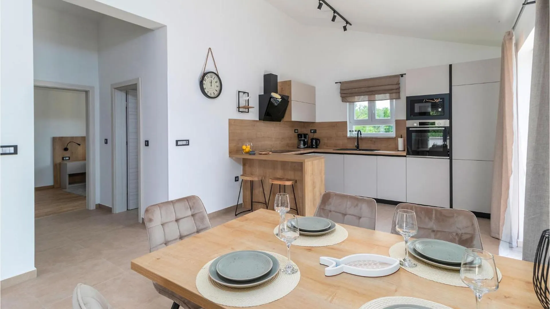 4 Bedroom Stunning Home In Lopar