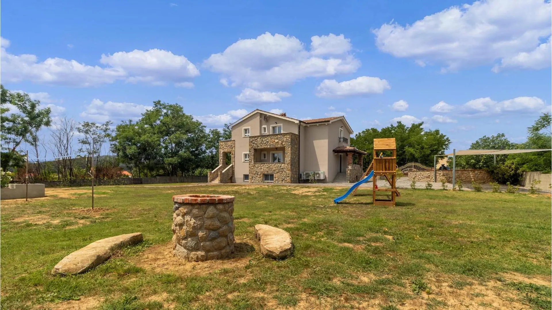Holiday home 4 Bedroom Stunning Home In Lopar Croatia